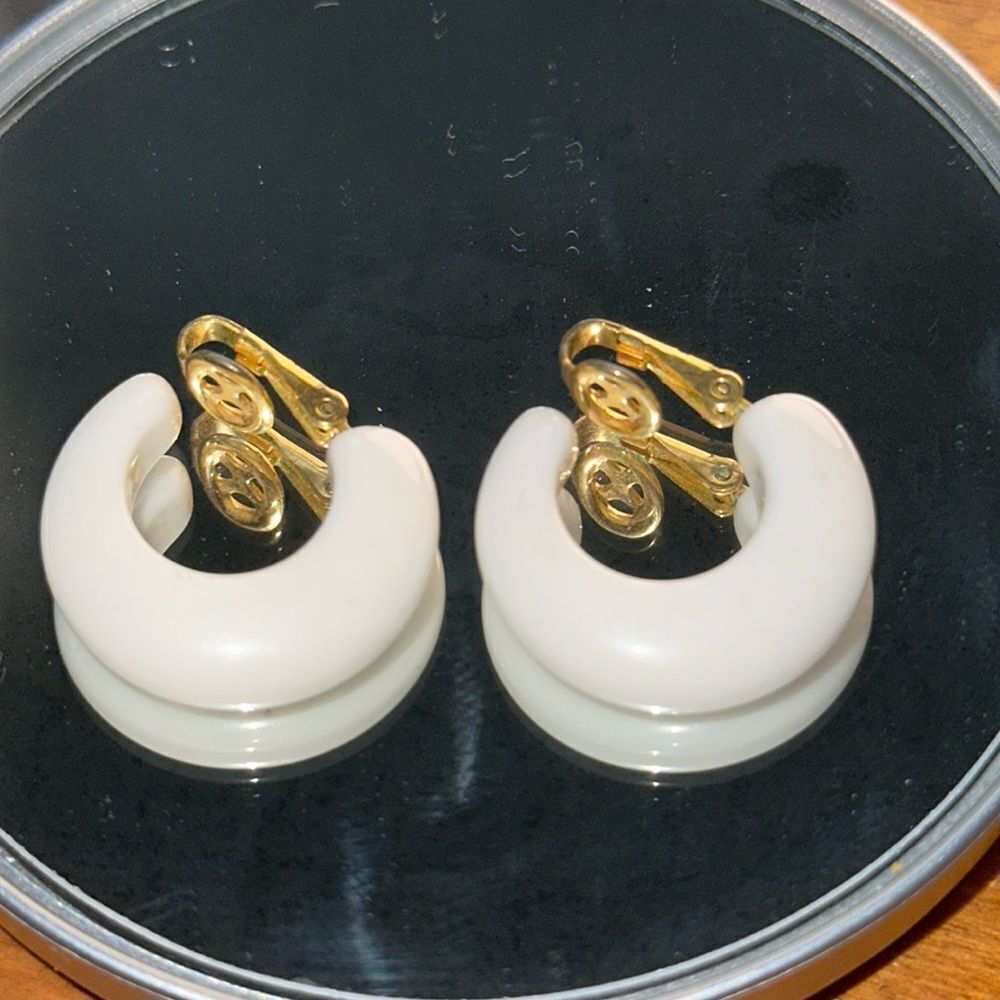 Vintage Trifari white plastic hoop clip on earrings